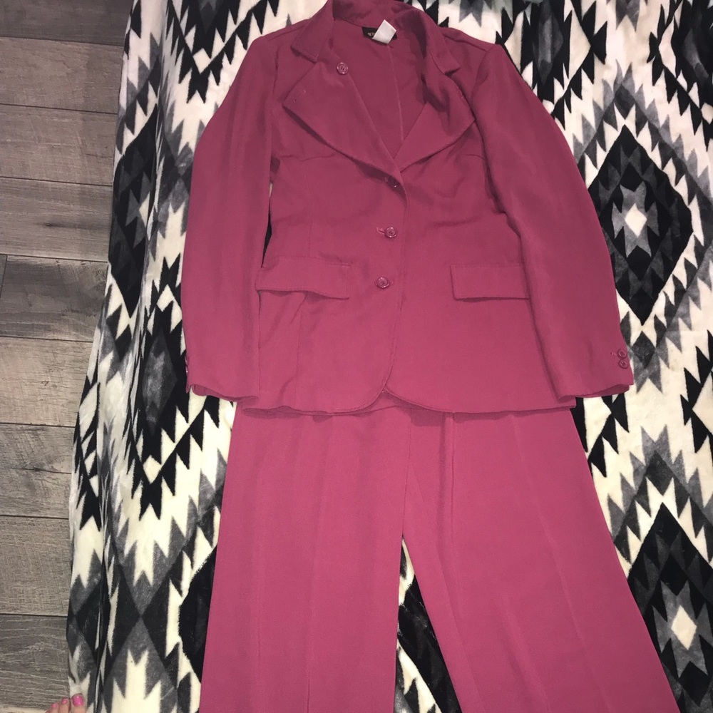 Women’s pants suit